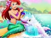 Sirena Ariel spala delfinul