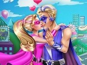 Super Barbie sarutata de Ken